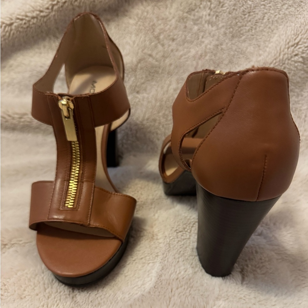 Moda Spana Brown Heels with Gold Accent